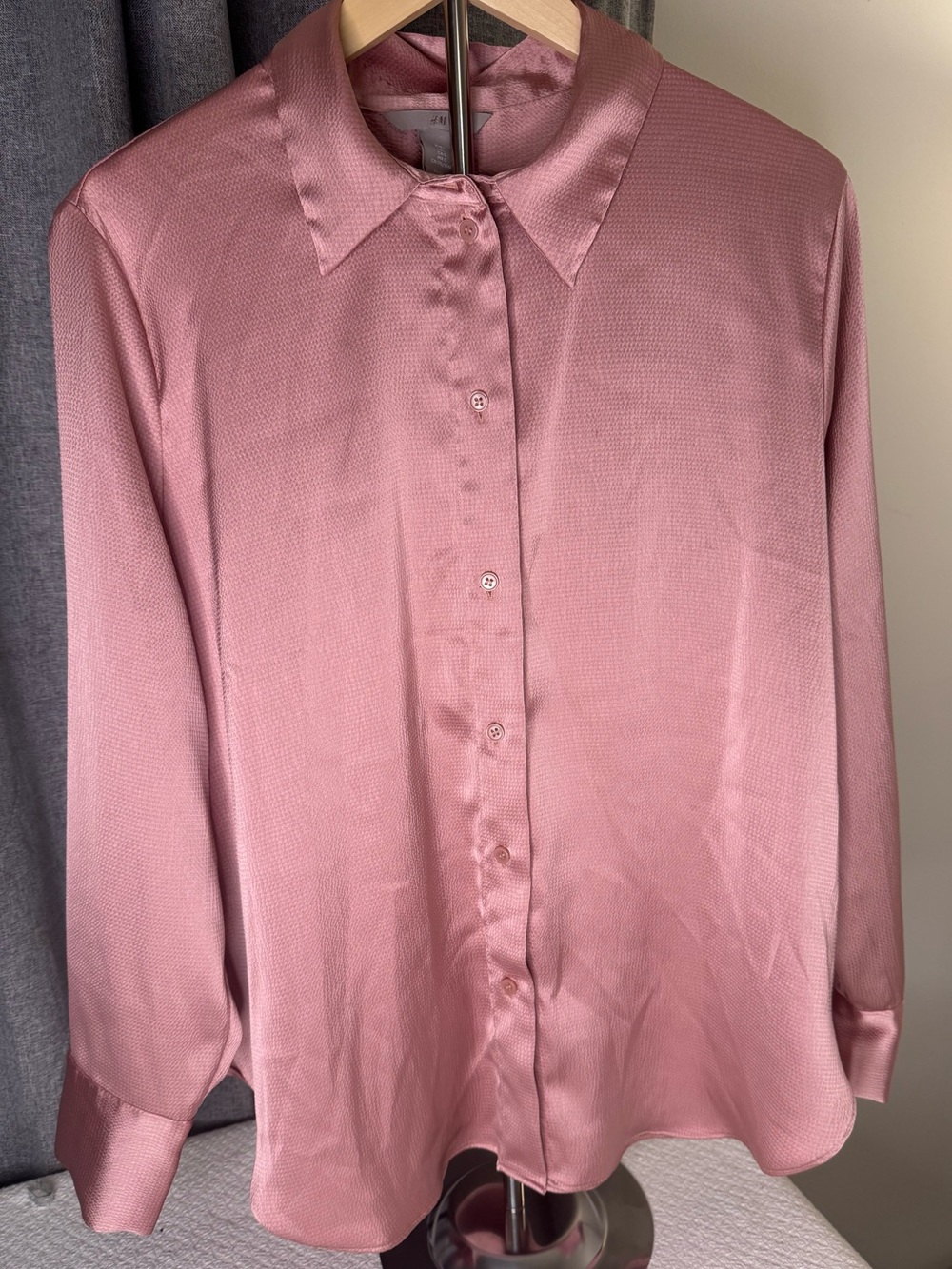 H&M Men's Satin Long-Sleeve Button-Up Shirt in Rose Pink